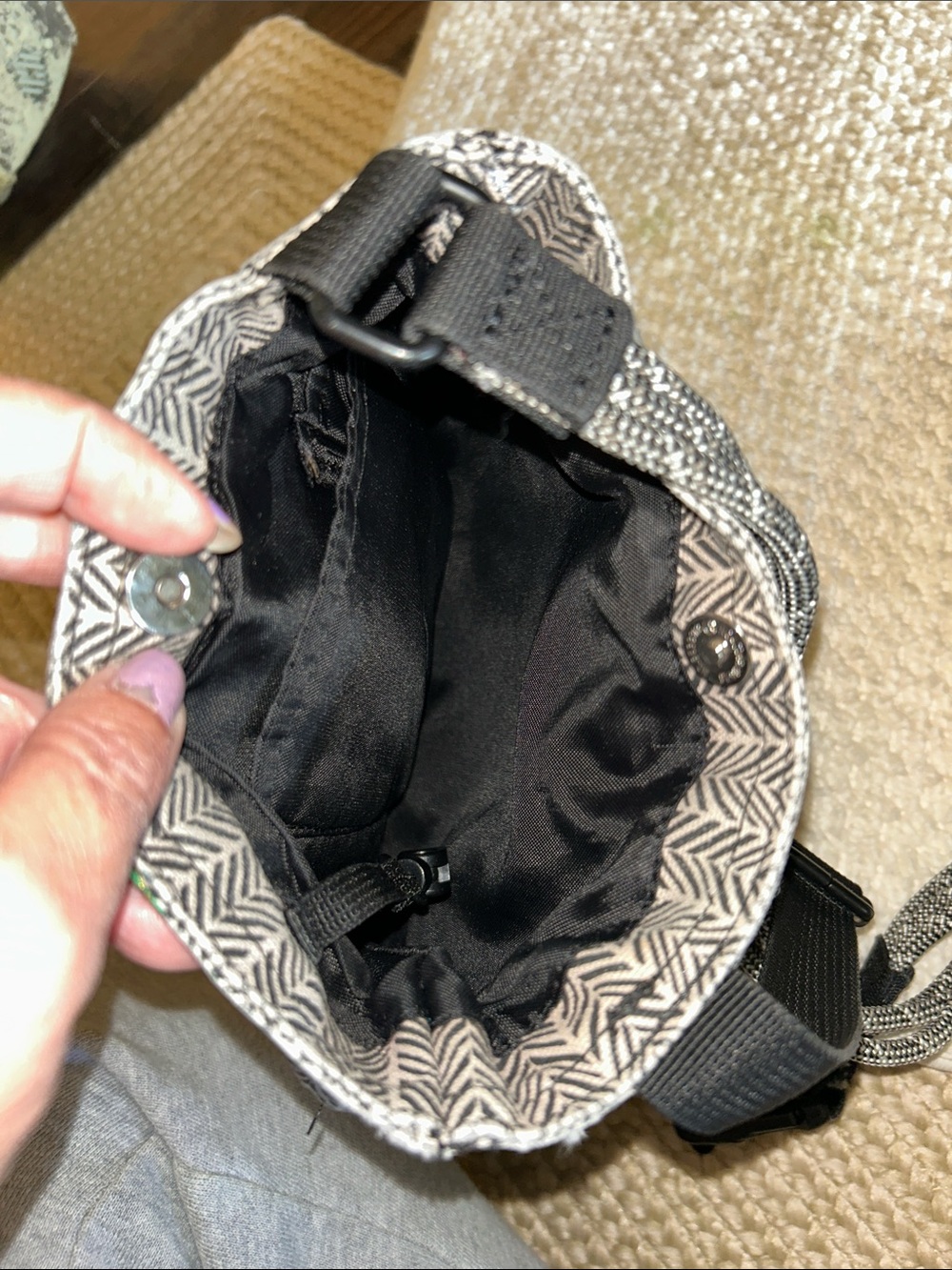 Kavu Black & Beige Herringbone Crossbody Sling - Picture 3 of 7
